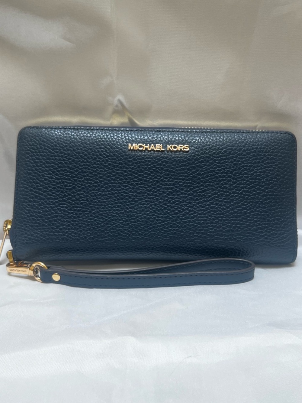 Michael Kors Navy Large Jet Set Continental Travel Wallet - Picture 2 of 15